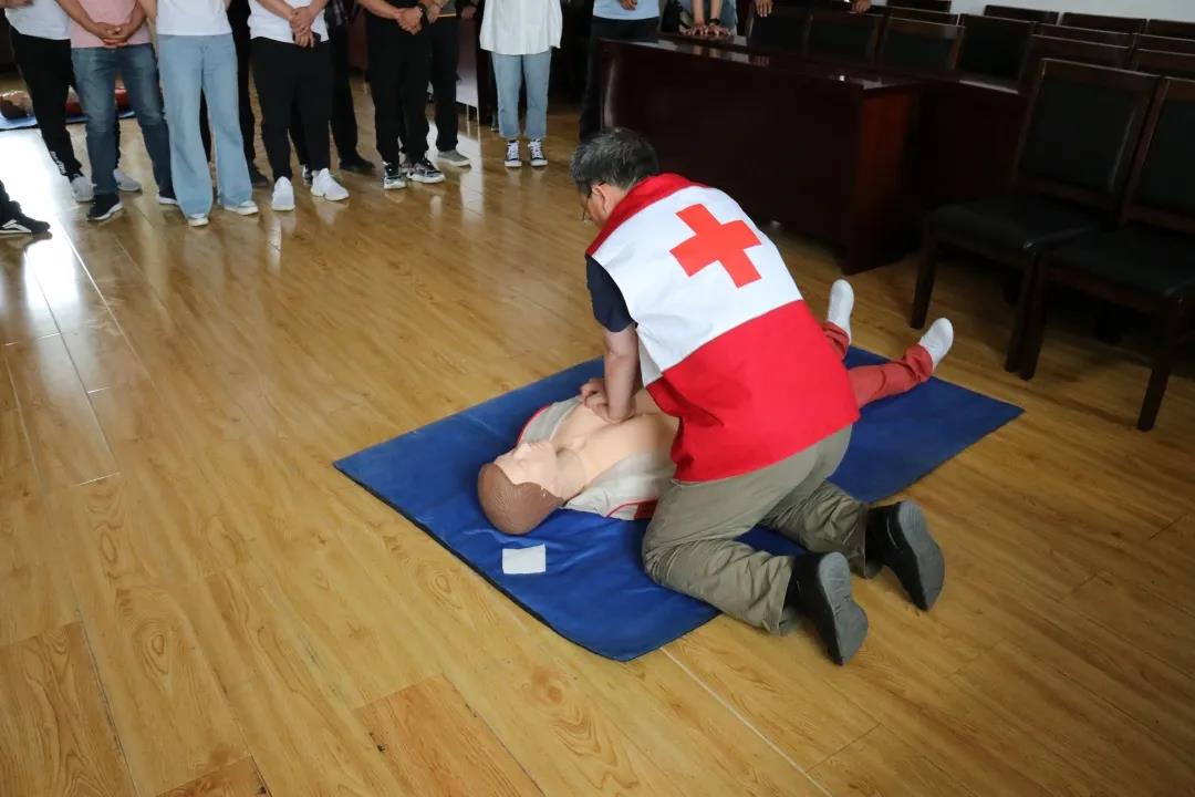 爱游戏在线官网_爱游戏（中国）工会组织开展“关爱生命 科学急救”职工应急救护培训